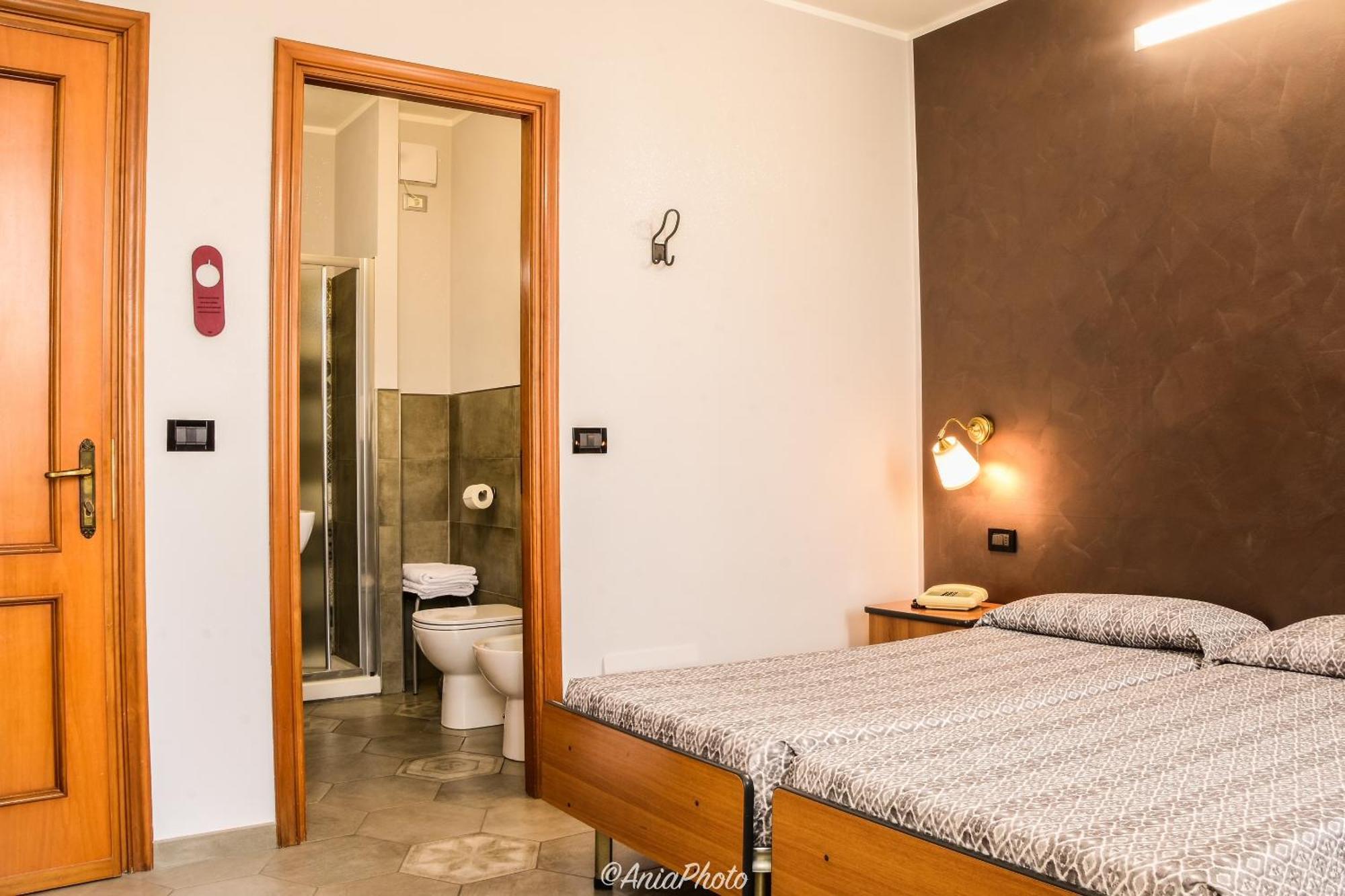 Albergo Florida Таджа Экстерьер фото