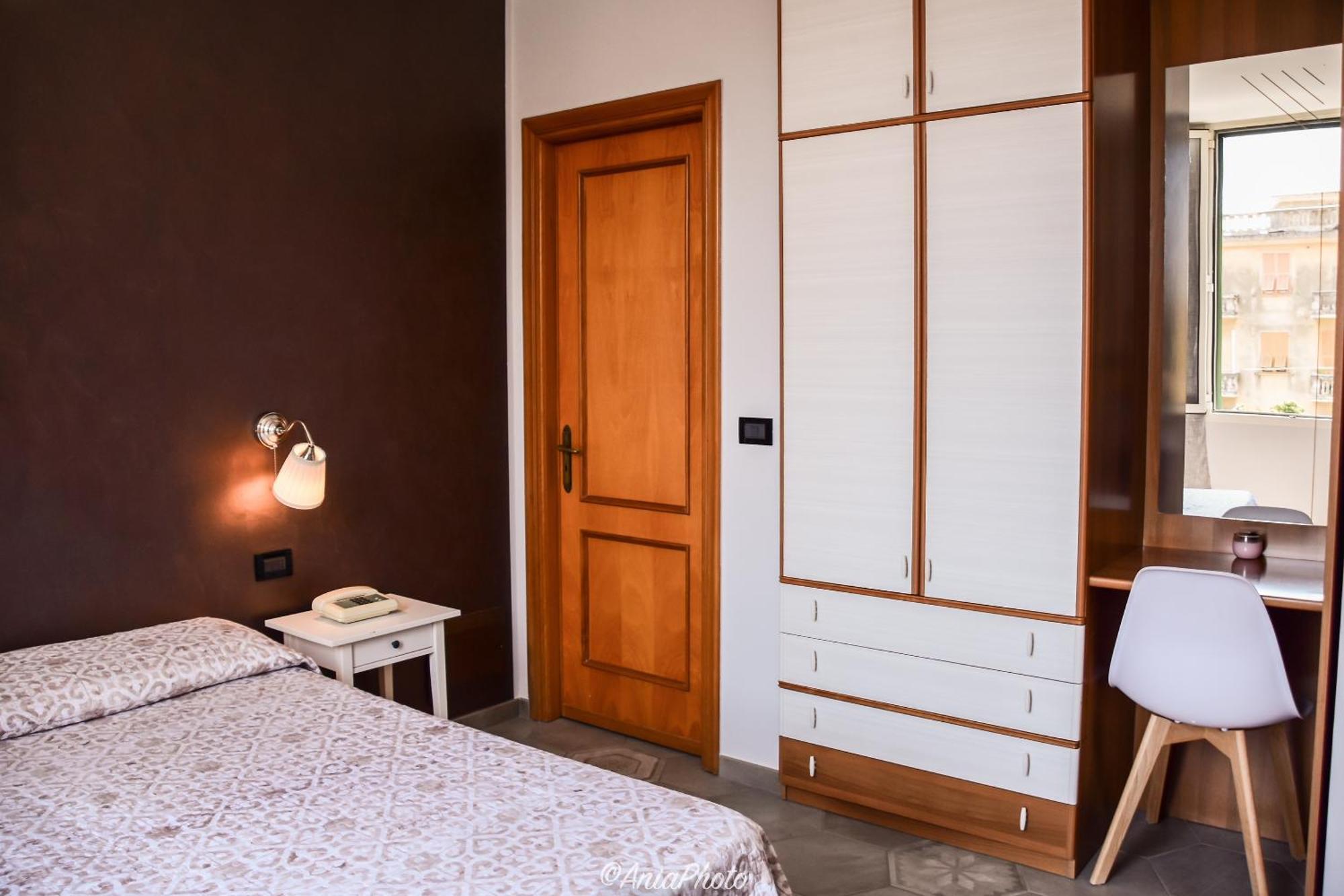 Albergo Florida Таджа Экстерьер фото