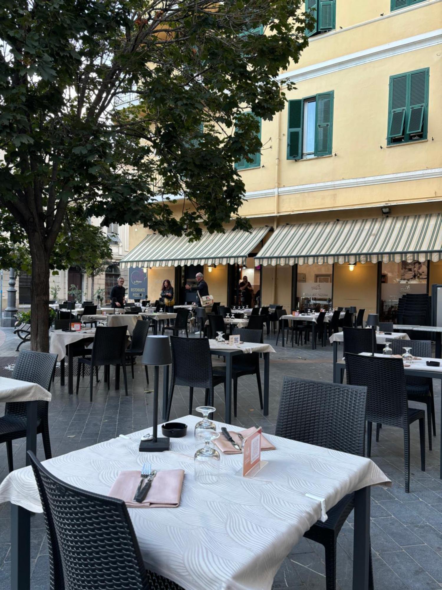 Albergo Florida Таджа Экстерьер фото