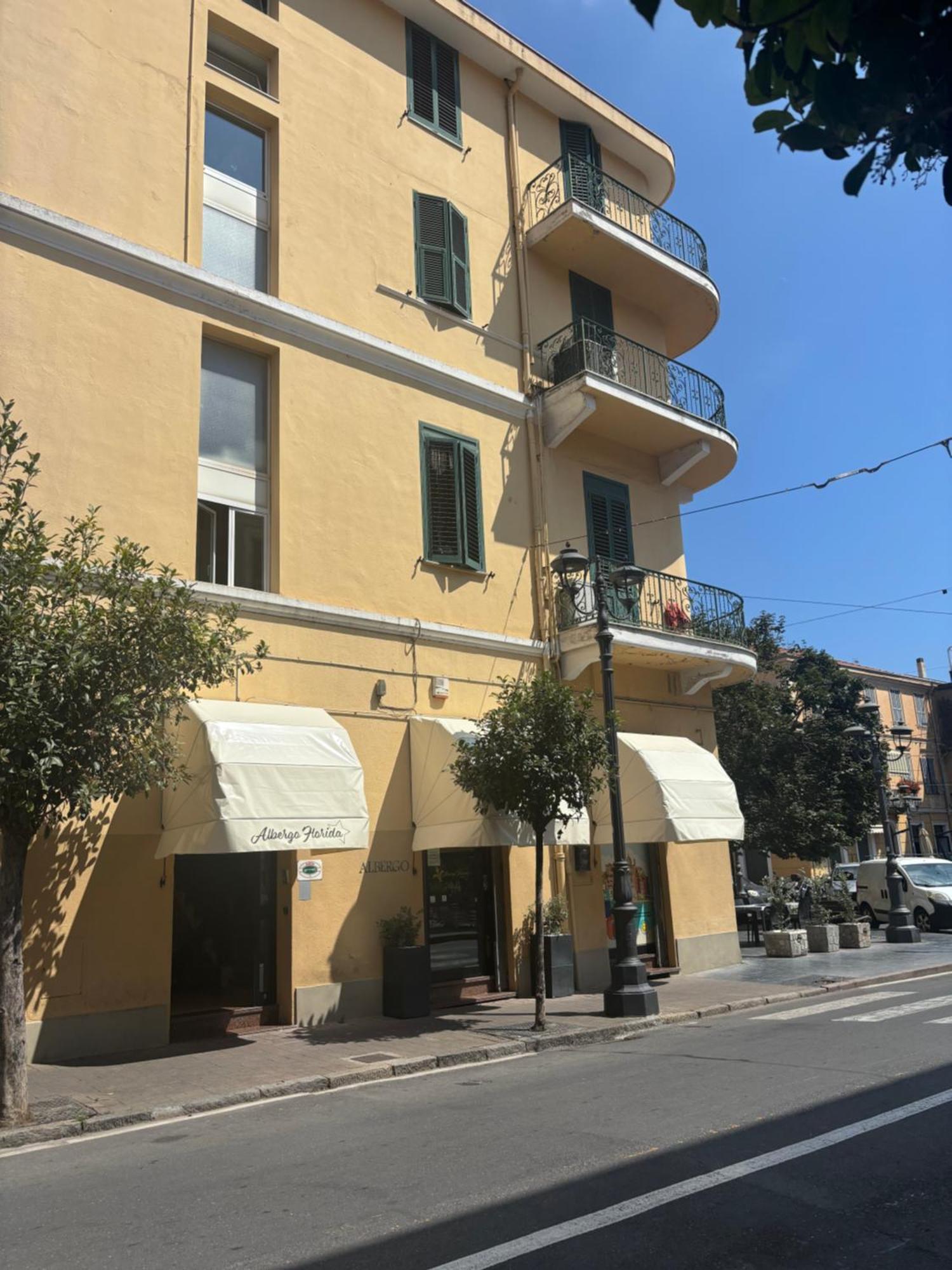 Albergo Florida Таджа Экстерьер фото